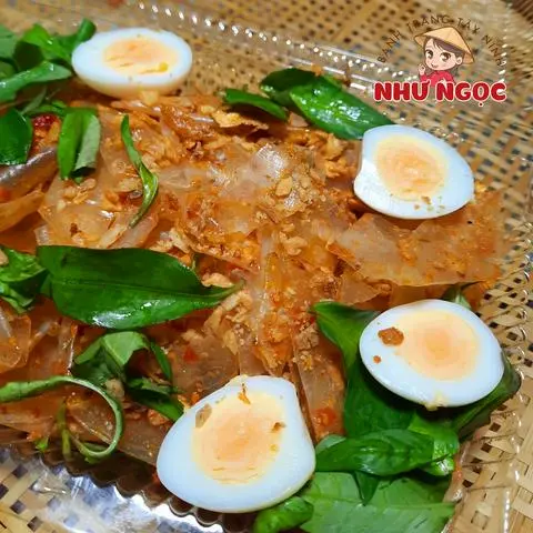 Hình ảnh Bánh Tráng Phơi Sương Trộn Tỏi Phi