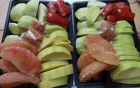 Hình ảnh ComBo 2 Khay XOÀI Mix ỔI + DỨA Mix Lê 