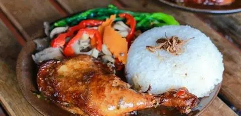 Hình ảnh Cơm Trắng Gà Sốt Dưa