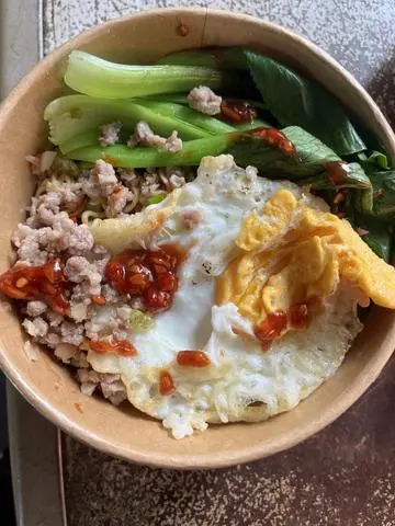 Hình ảnh Mì trộn trứng + thịt bằm
