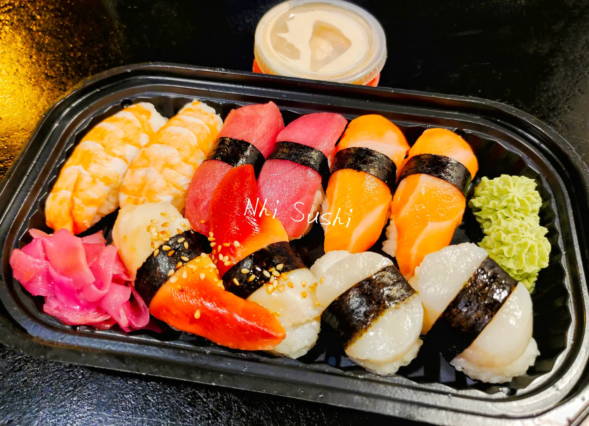 Hình ảnh Sushi Nigiri Mix, 2v Tôm, 2v Ngừ, 2v Hồi, 2v Sò Đỏ, 2v Sò Điệp 