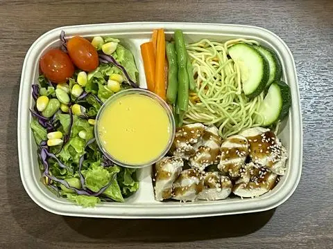 Hình ảnh mì ức gà rau củ sốt tiêu đen 