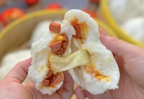 Hình ảnh Bánh bao xúc xích pho mai 