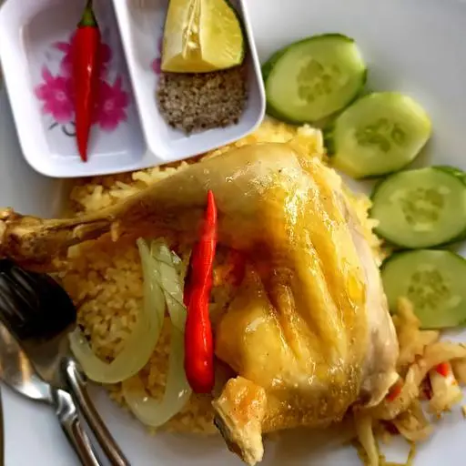 Hình ảnh Cơm gà hấp hành - gà ta