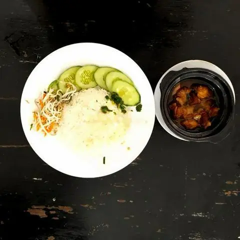 Hình ảnh Cơm sườn non kho tiêu