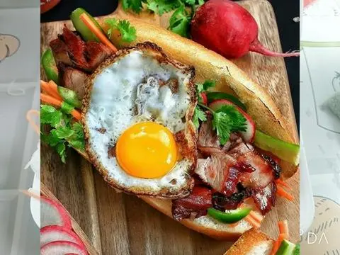Hình ảnh BÁNH MÌ THỊT NƯỚNG ỐP LA