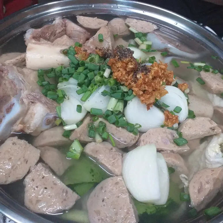 Hình ảnh lẩu xí quách( xưong ít thịt) bò viên lớn (3-4 người ăn)