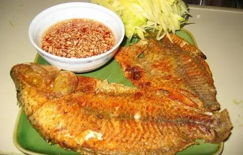 Hình ảnh Cơm cá diêu hồng chiên