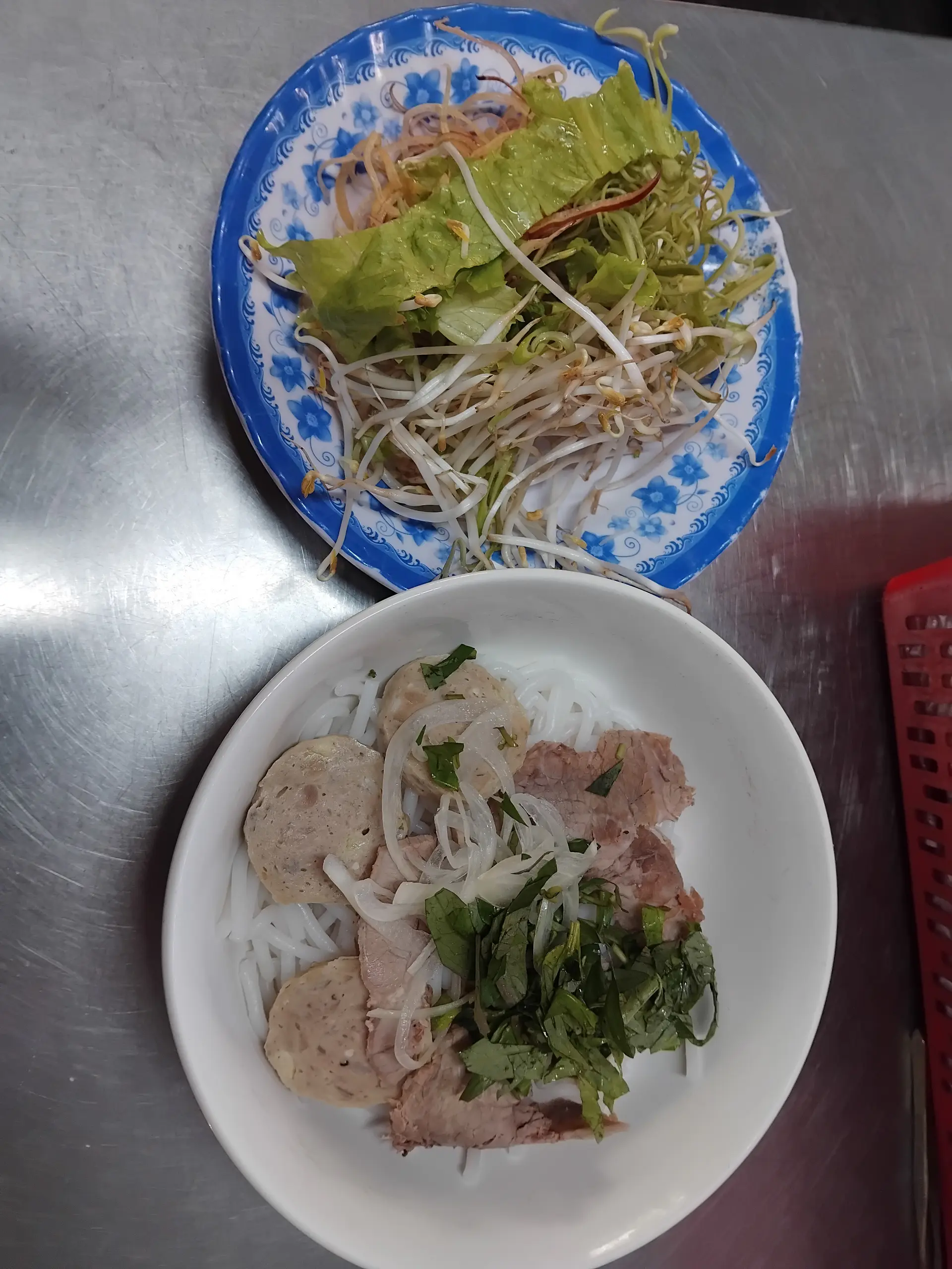 Hình ảnh bún bò tái bò viên