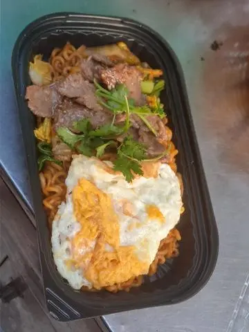 Hình ảnh mì trộn cay bò 