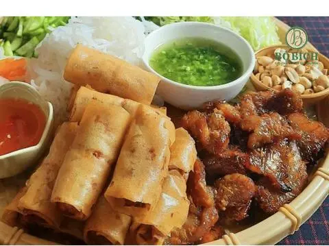 Hình ảnh Bún thịt nướng + chả giò hải sản