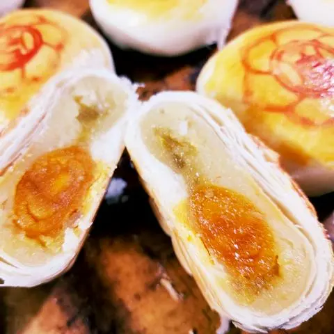 Hình ảnh Bánh Pía Handmade sầu riêng tươi 100% ít ngọt  Bánh lớn 150g 1 trứng