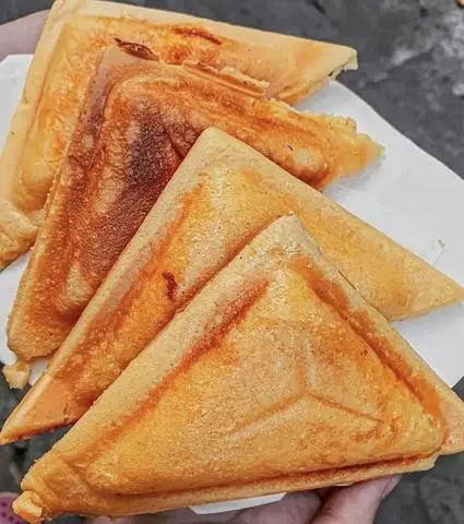 Hình ảnh Combo 4 bánh ( 2 phô mai - 2 thập cẩm )