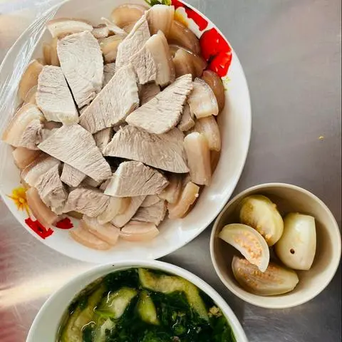 Hình ảnh Cơm thịt luộc cà pháo 