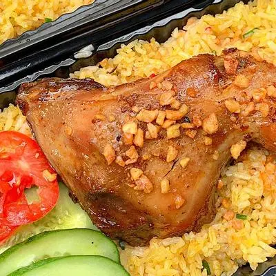 Hình ảnh Cơm Chiên Gà Xối Mỡ/Mắm Tỏi (góc 4)