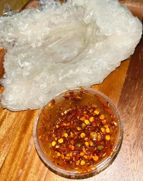 Hình ảnh Bánh tráng chấm sốt me