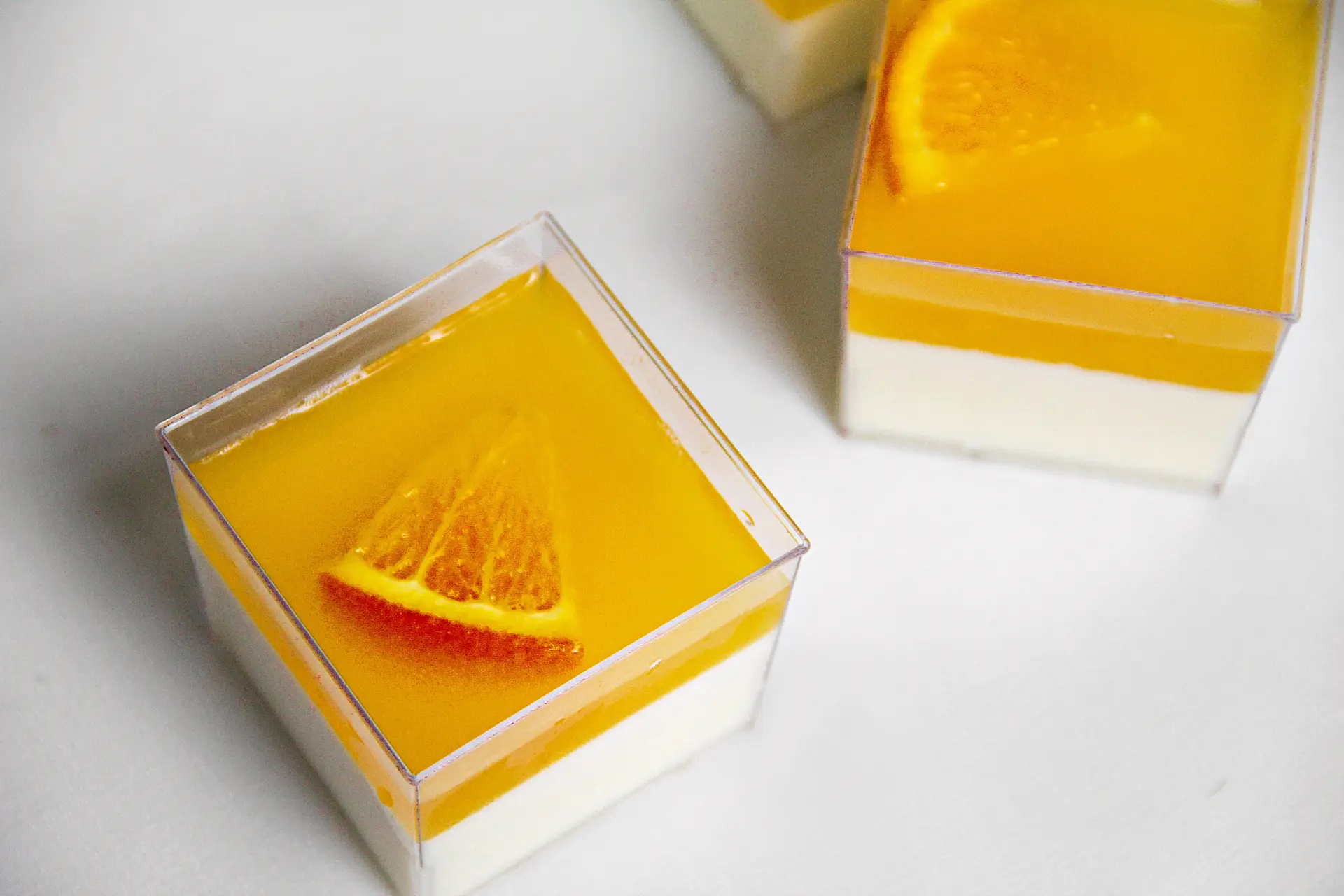 Hình ảnh Panna cotta sốt chanh dây