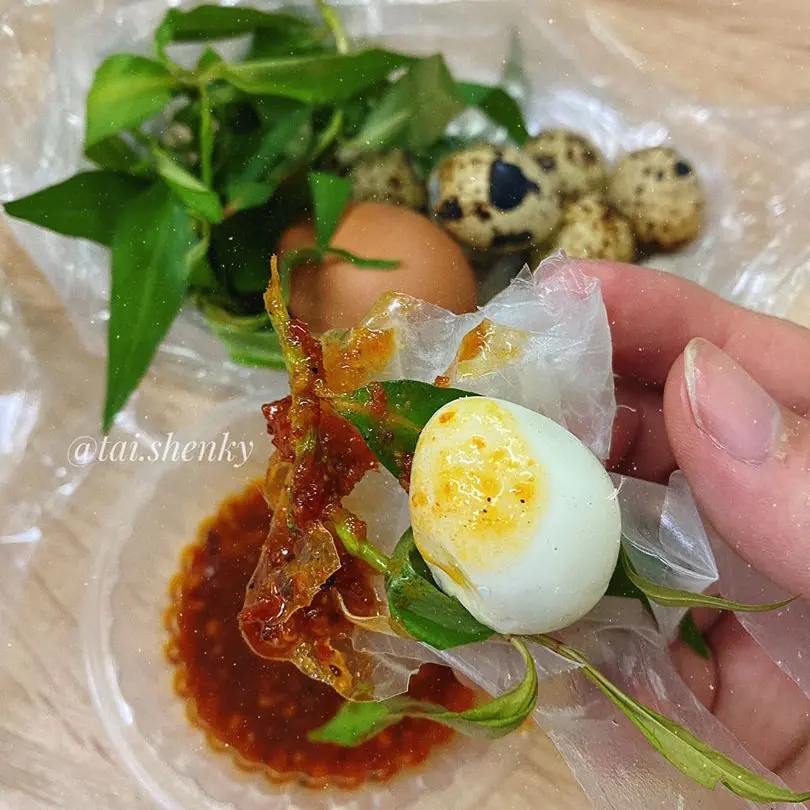 Hình ảnh Bánh tráng chấm kèm 5 trứng cút