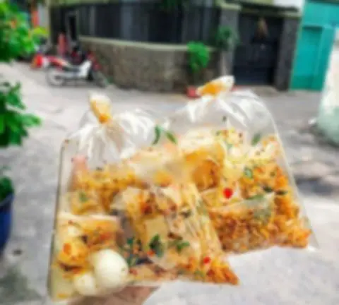 Hình ảnh Bánh tráng tỏi ớt Lớn - 3 trứng cút