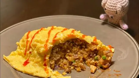 Hình ảnh Cơm chiên phủ trứng Chả Lụa