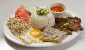Hình ảnh cơm sườn bì chả ốp la