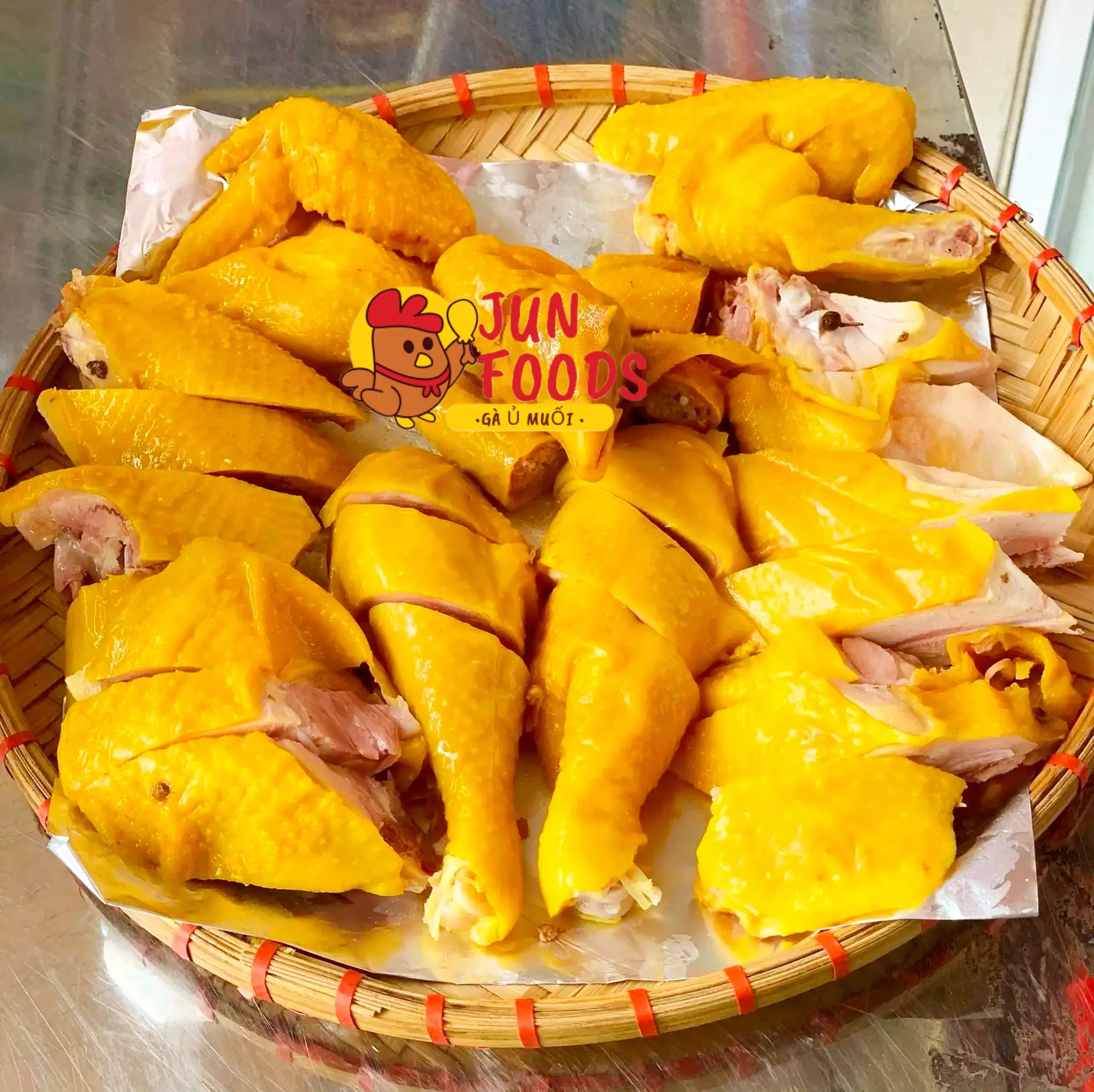 Hình ảnh Gà Ủ Muối Hoa Tiêu - Nguyên Con (bỏ đầu cổ chân)