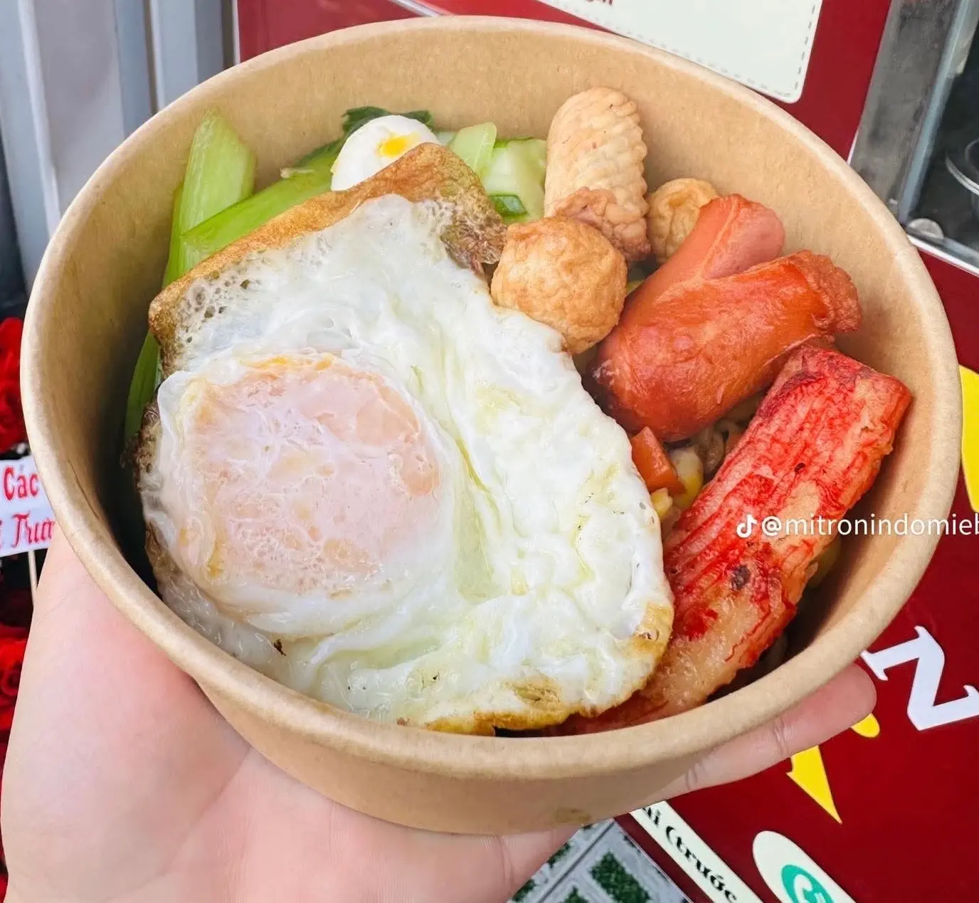 Hình ảnh Mì trộn đặc biệt viên chiên