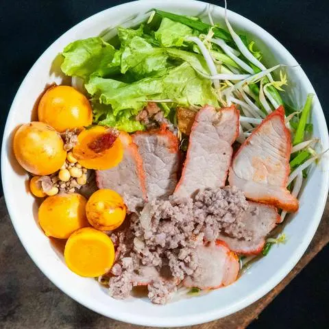Hình ảnh Phở trộn áp chảo xá xíu thịt bằm