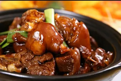Hình ảnh móng heo kho tàu 