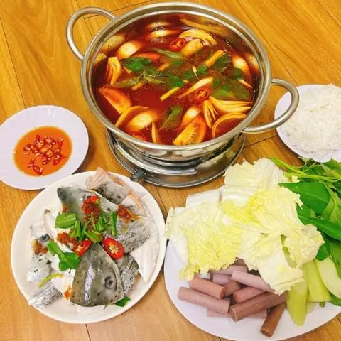 Hình ảnh Lẩu Đầu Cá Hồi Nhỏ ( Lẩu 1 - 2 Người , ComBo Rau Bún Mắm Nhĩ Free )