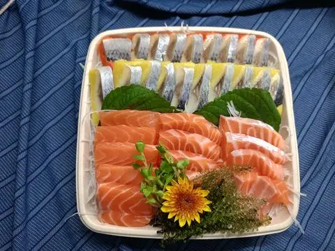Hình ảnh Cá hồi và cá trích Sashimi - Mix 2B