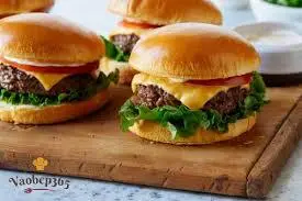 Hình ảnh Hambuger thập cẩm ( thịt, trứng, xúc xích, chà bông, phô mai lát)