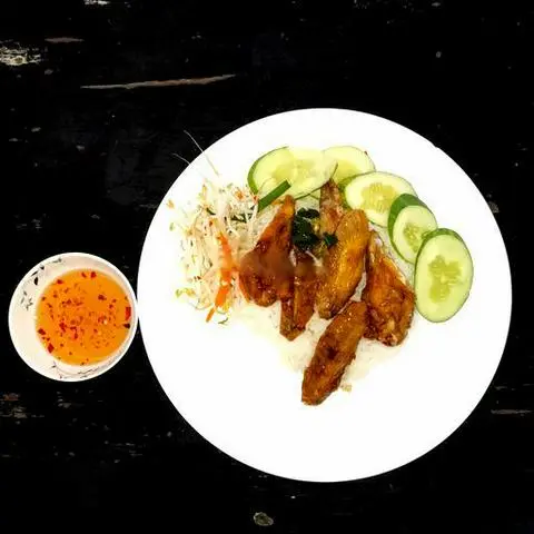 Hình ảnh Cơm cánh gà chiên nước mắm