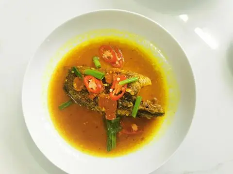Hình ảnh cơm cá rô kho keo