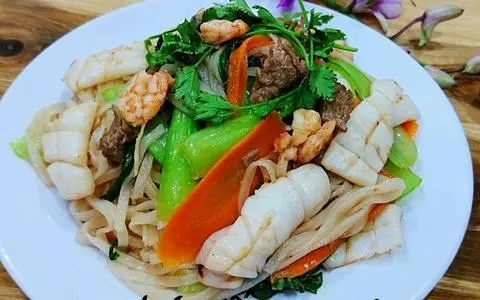 Hình ảnh Hủ tiếu xào thập cẩm  ( xào sốt )