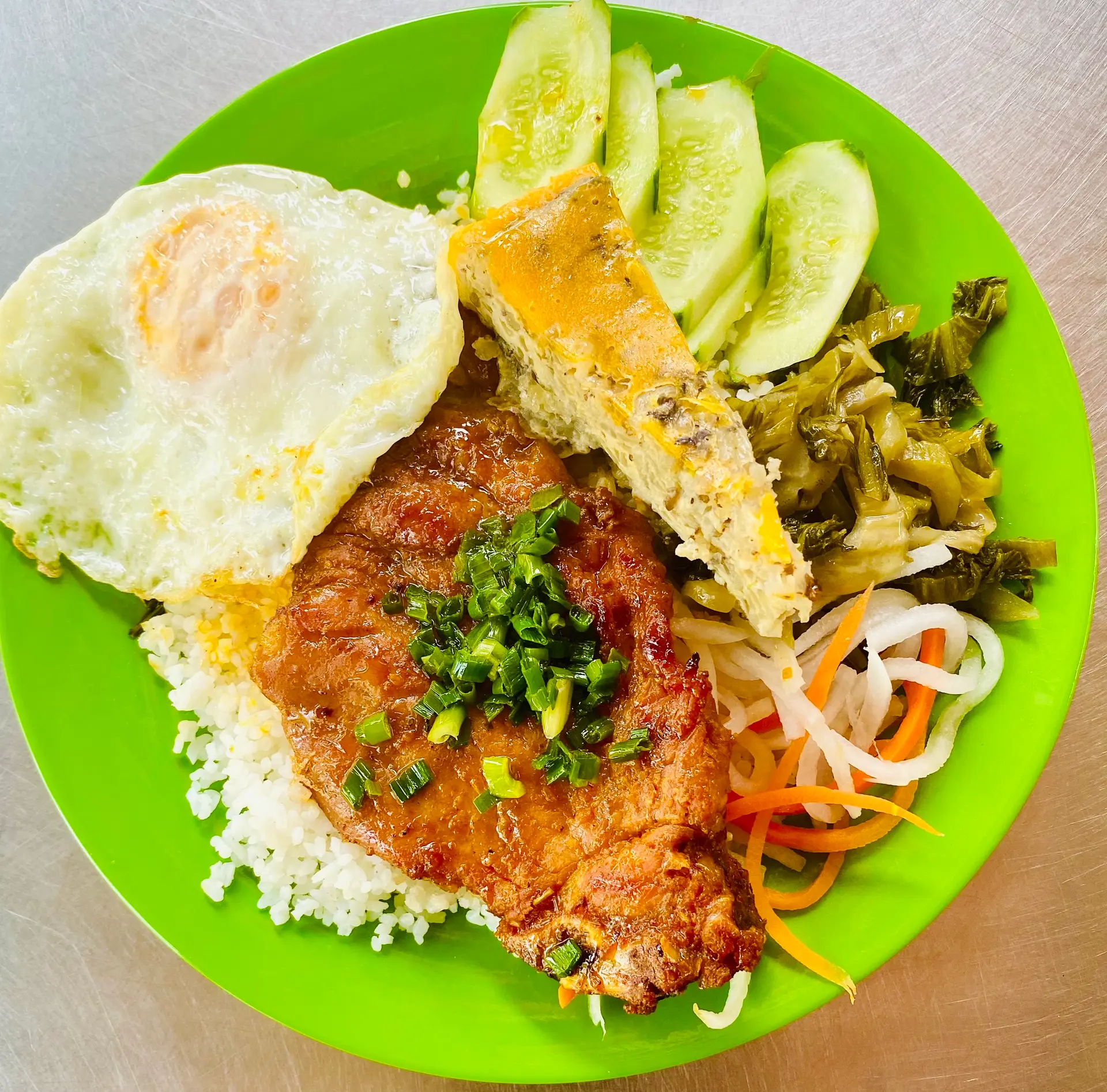Hình ảnh Cơm Tấm Sườn Trứng Chả