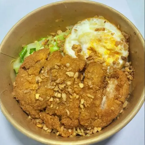 Hình ảnh Mì Trộn Má Đùi Gà KHÔNG XƯƠNG+ trứng ốp la