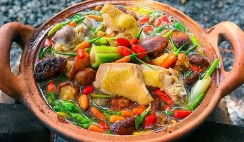 Hình ảnh gà tiềm ớt hiểm 