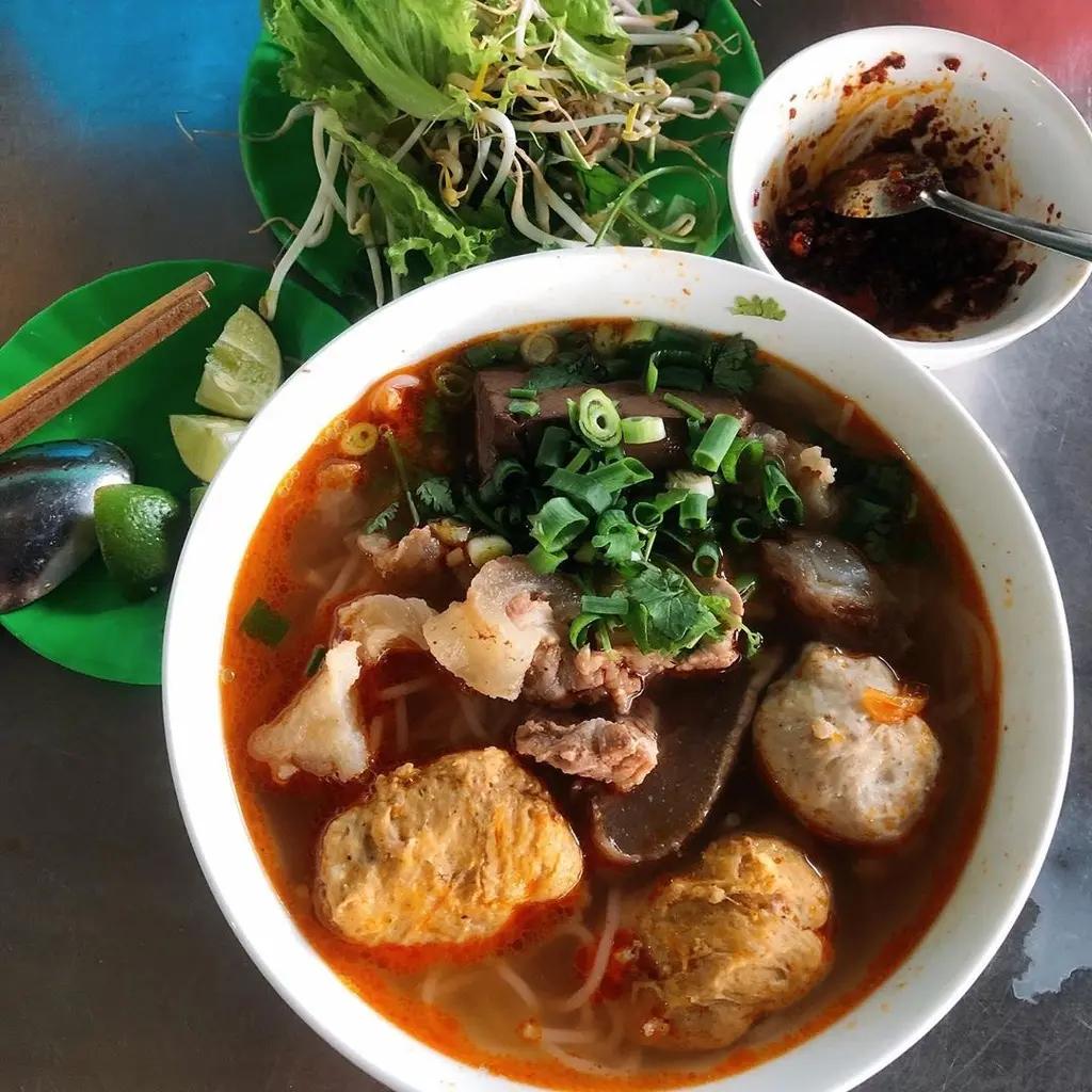 Hình ảnh Bún bò Huế tô chả