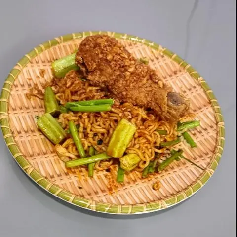 Hình ảnh Mì Trộn Siêu Cay Dùi Gà Mắm Tỏi 