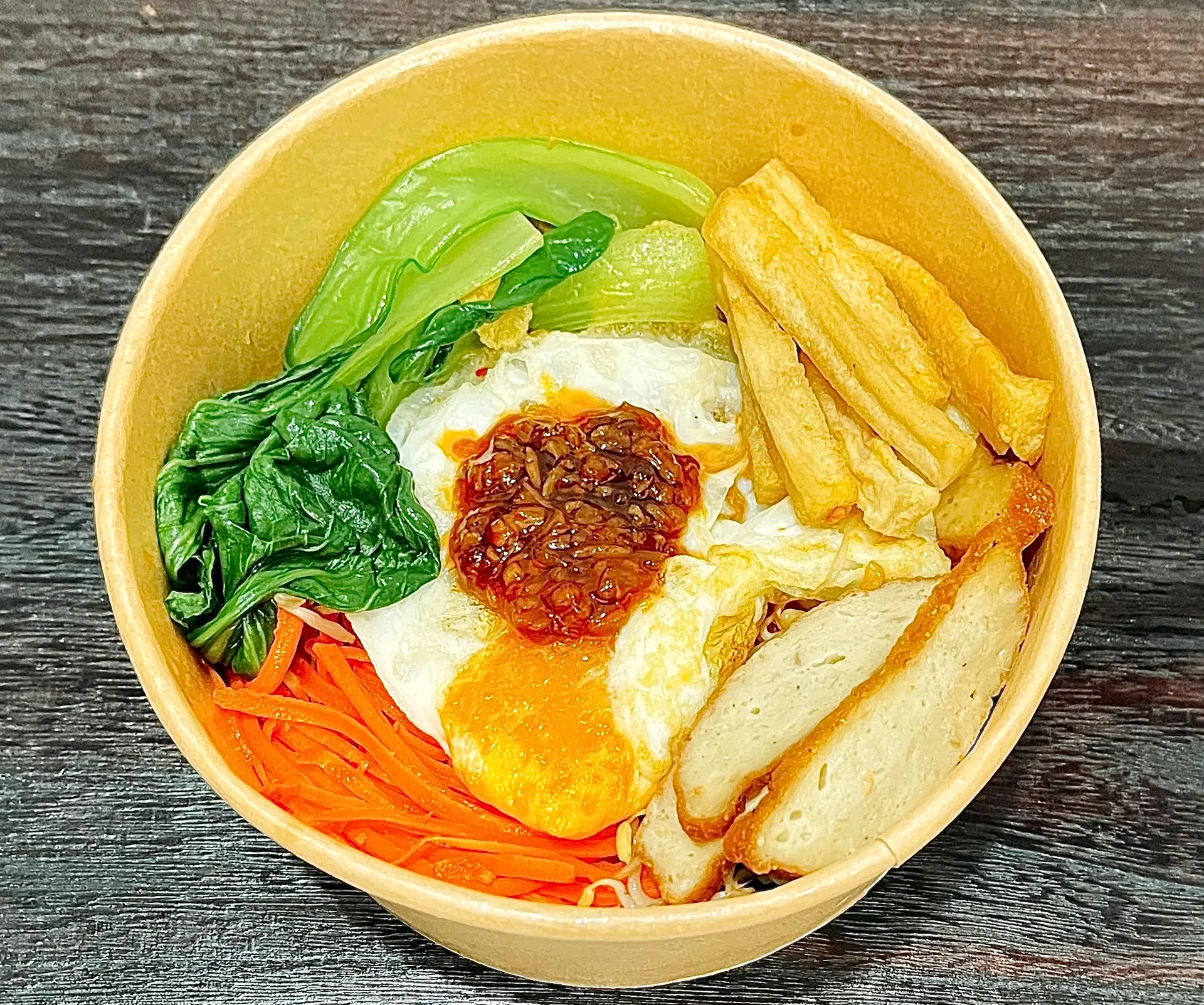 Hình ảnh Mì Trộn Trứng Xúc Xích Chay
