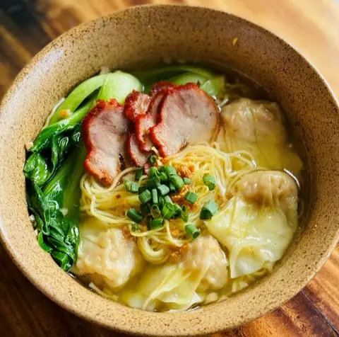 Hình ảnh [Combo 145] Sủi cảo+hủ tíu mềm trộn khô cá viên+Nước uống 