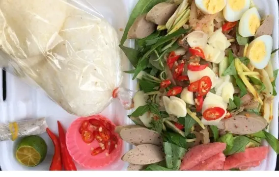 Hình ảnh chả da heo ớt xiêm xanh trộn nem chua