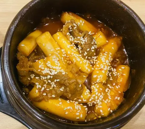 Hình ảnh Tokbokki bò