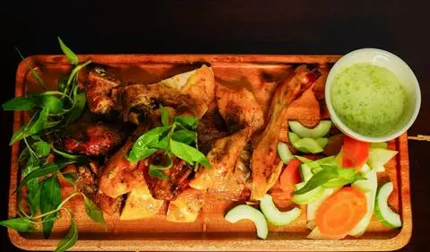 Hình ảnh Gà nướng Sukiyaki nửa con
