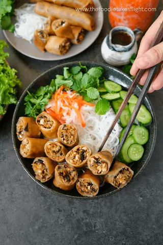 Hình ảnh Bún chả giò thập cẩm
