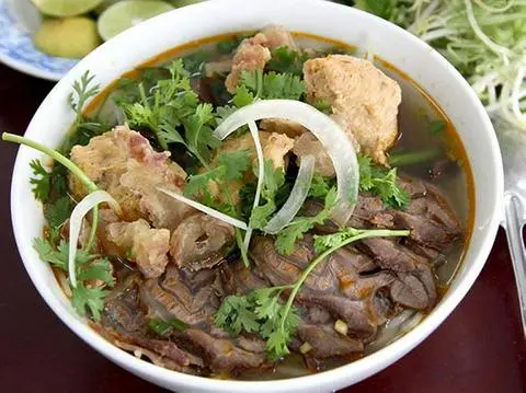Hình ảnh bún bò nạm chả 