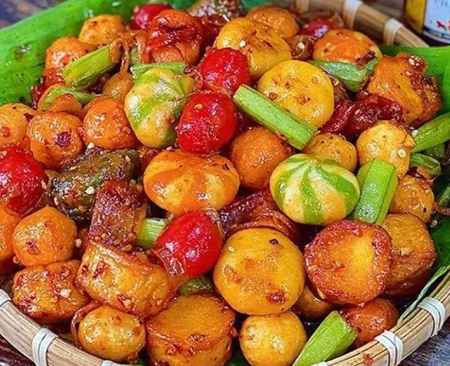 Hình ảnh Combo Cá Viên Chiên Sốt Mắm Tỏi Phần - Nhỏ