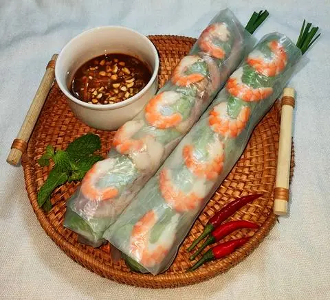 Hình ảnh Gỏi cuốn siêu to