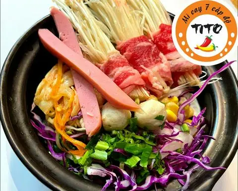 Hình ảnh Mì cay Bò Mỹ cuộn nấm kim châm